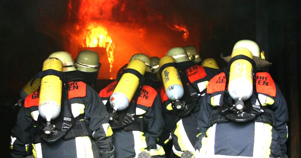 Noktara - AfD droht Feuerwehr, weil sie brennende Asylheime und Moscheen löschen