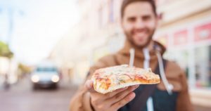 Noktara - Asozialer Typ bietet fastendem Freund dauernd Pizza an