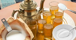 Noktara - Atay- Marokkaner trinken Zucker mit etwas Tee