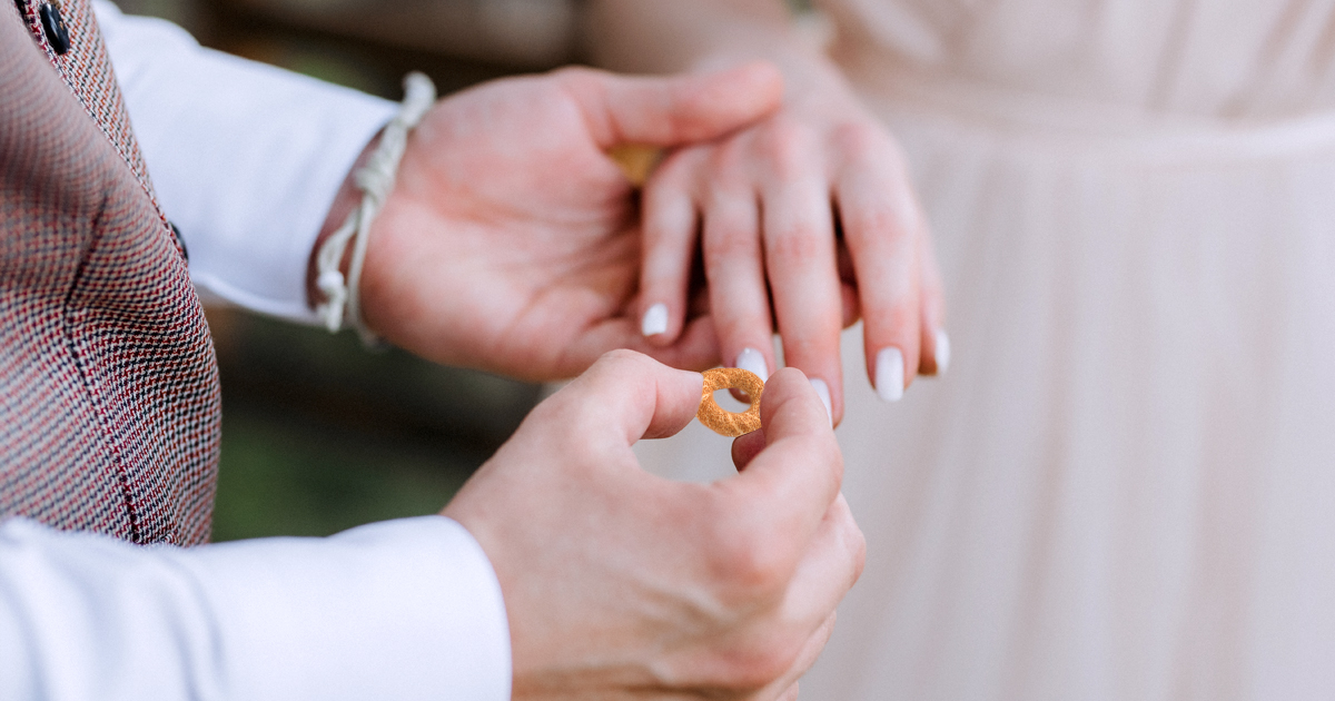 Noktara - Eheringe aus Simit- Türkisches Brautpaar gibt sich Ja-Wort mit Sesam - Ringtausch