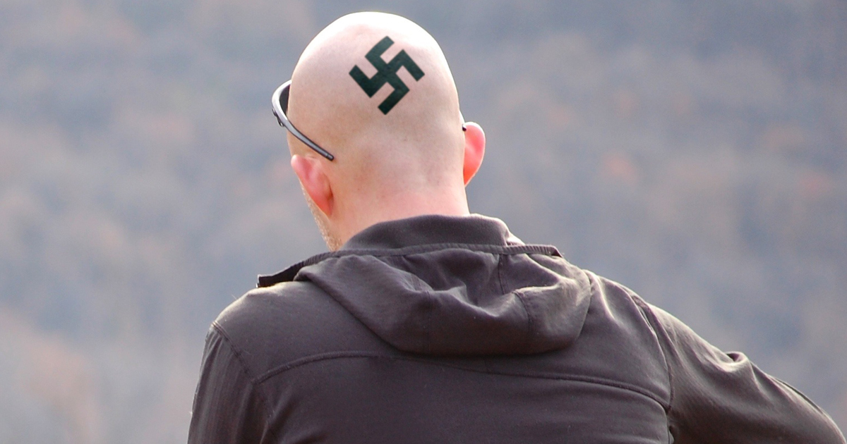 EuGH: Neo-Nazi muss am Arbeitsplatz Perücke tragen