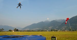 Noktara - Fallschirmspringer verzichtet auf Fallschirm, weil sich nicht alle rechtzeitig öffnen