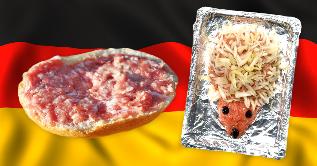Noktara - Mettbrötchen - Alman, der rohes Schweinefleisch mit Zwiebeln frühstückt, ist angewidert von chinesischen Essgewohnheiten