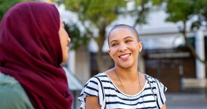 Noktara - Muslima rasiert sich Glatze, damit sie kein Kopftuch mehr tragen braucht
