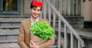 Noktara - Romantischer Marokkaner schenkt Frau Na3na3-Strauß zum Valentinstag
