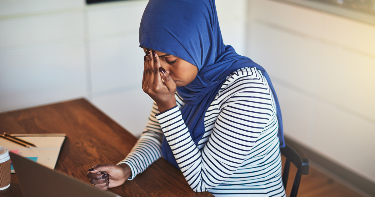 Noktara - Sinnloses Kopftuch - Muslima fällt erst nach halbem Tag auf, dass sie ganz alleine ist