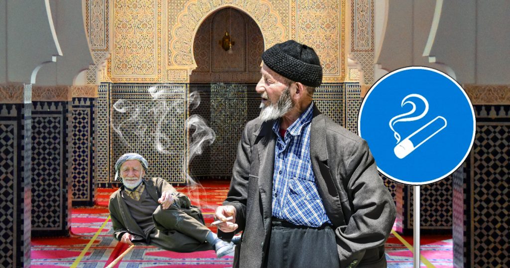 Noktara - Tabakmoschee - Raucherbereich für qualmende Muslime - Ältere Raucher