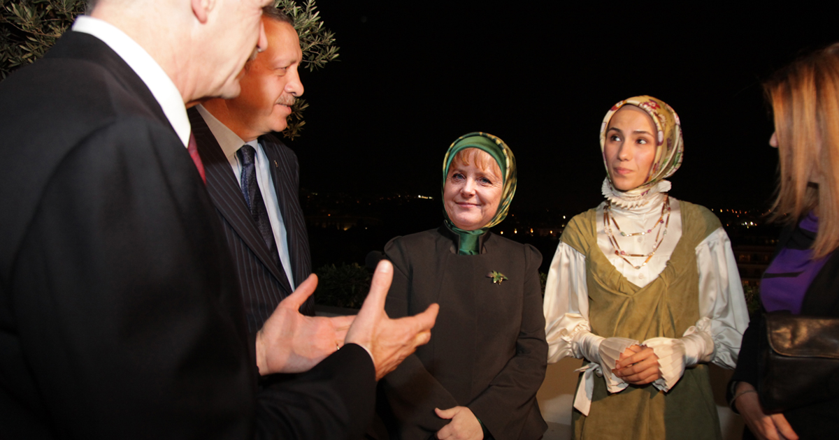 Noktara - Türkei-Besuch- Cem Özdemir kritisiert Bundeskanzlerin Angela Merkel wegen Kopftuch