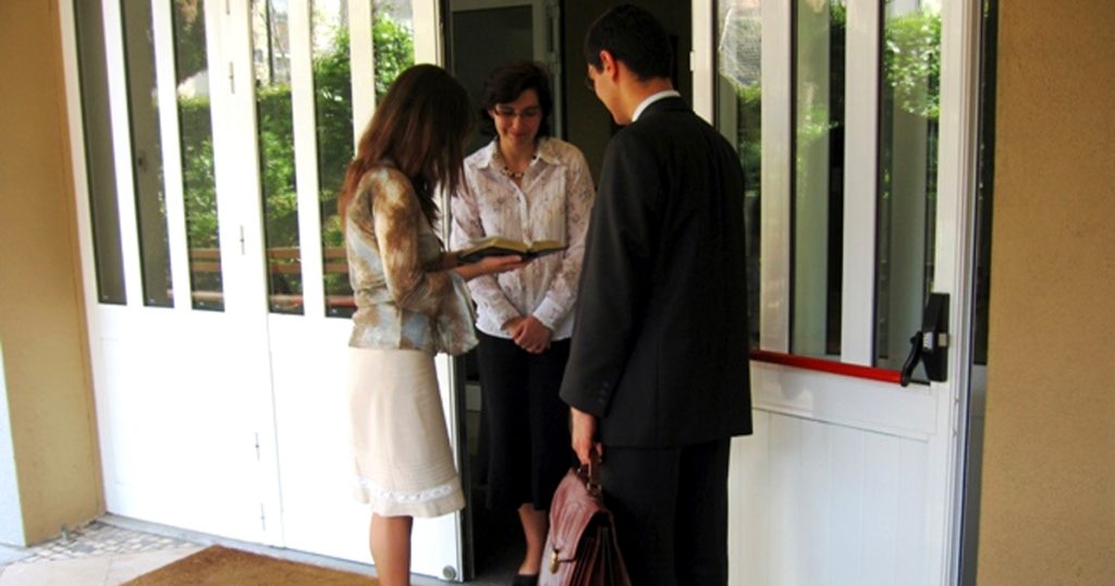 Noktara - Zeugen Jehovas sammeln Unterschriften für Erhalt der Klingelschilder